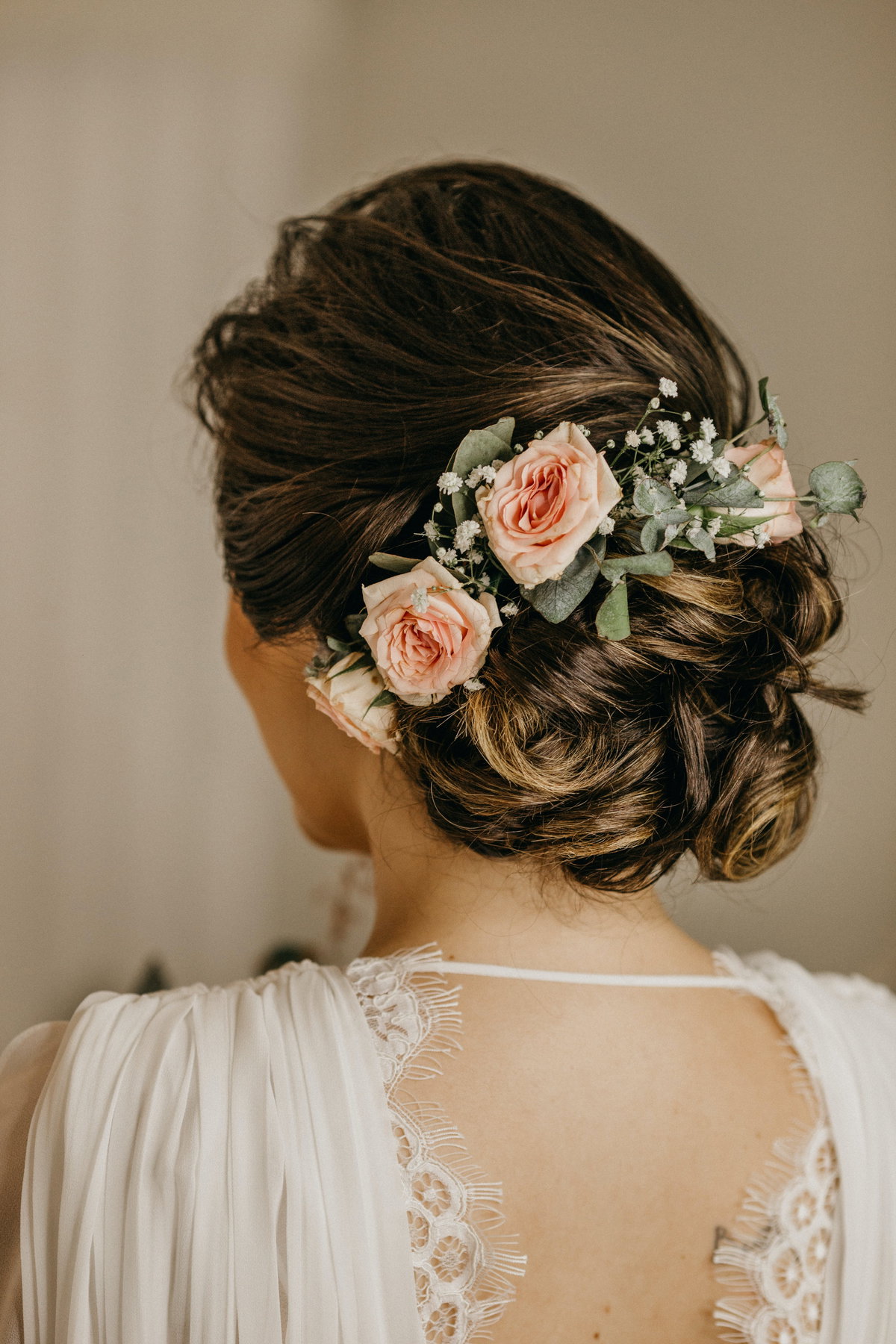 Brautfrisur mit Blumen