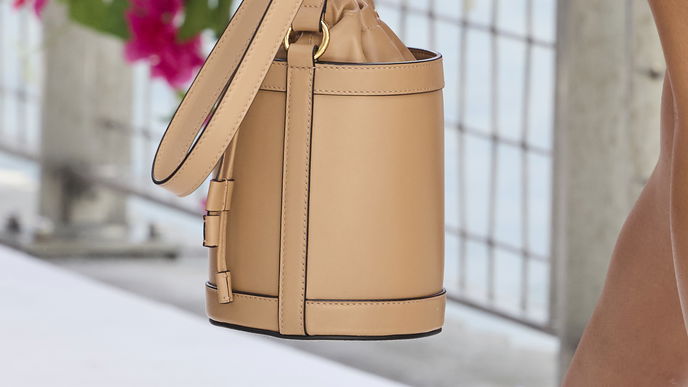 Wer im Trend liegen will, shoppt jetzt diese Tasche von H&M