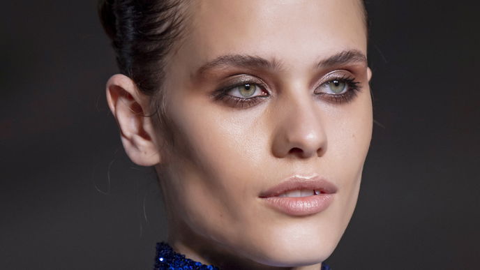"Clean Girl" war gestern – so geht der "Mob Wife"-Look