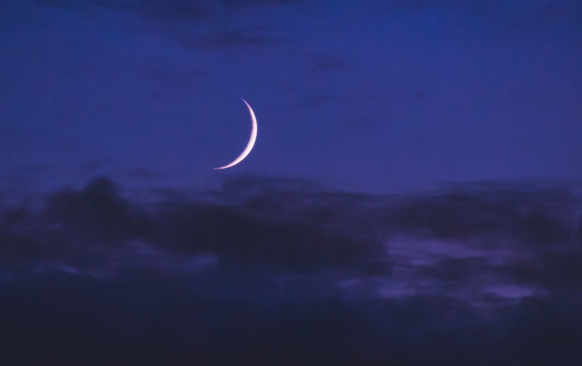 Neumond am Himmel