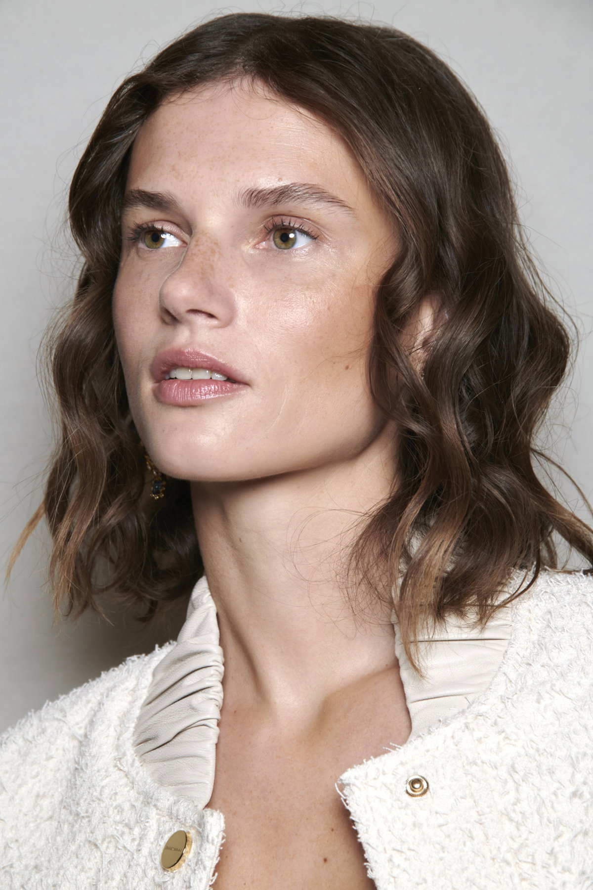 Brauner Bob mit Locken