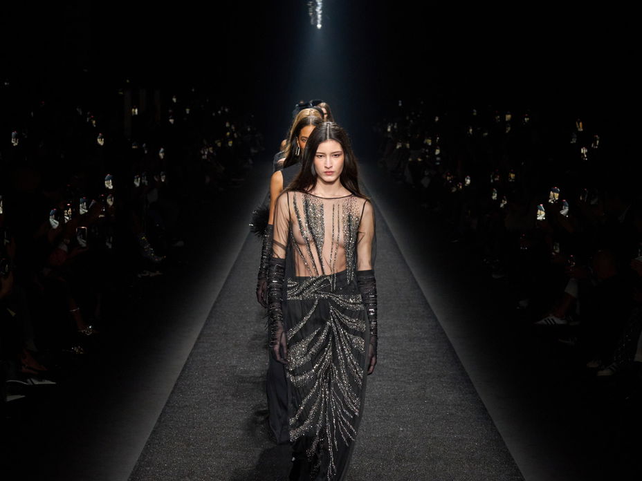 Die Fashion Week in Mailand ist in vollem Gange und wir haben schon jetzt stylische Frisuren-Trends entdeckt.