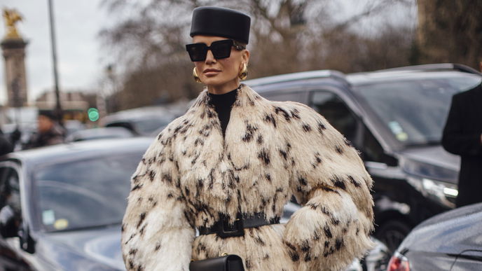 "Mob Wife": Diese 3 Kleidungsstücke brauchen wir für den gefragten Look