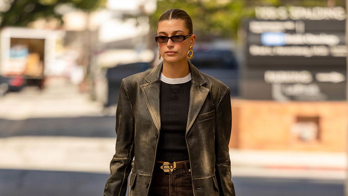 H&M: Diese Lederjacke sieht aus wie die von Hailey Bieber