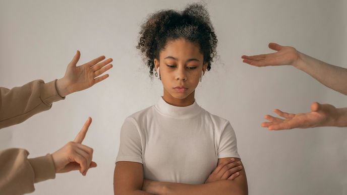 So steuern Hormone deine Stimmung im Laufe des Zyklus