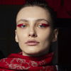 Chili con Make-up: So setzt du rote Akzente in deinen Look ein