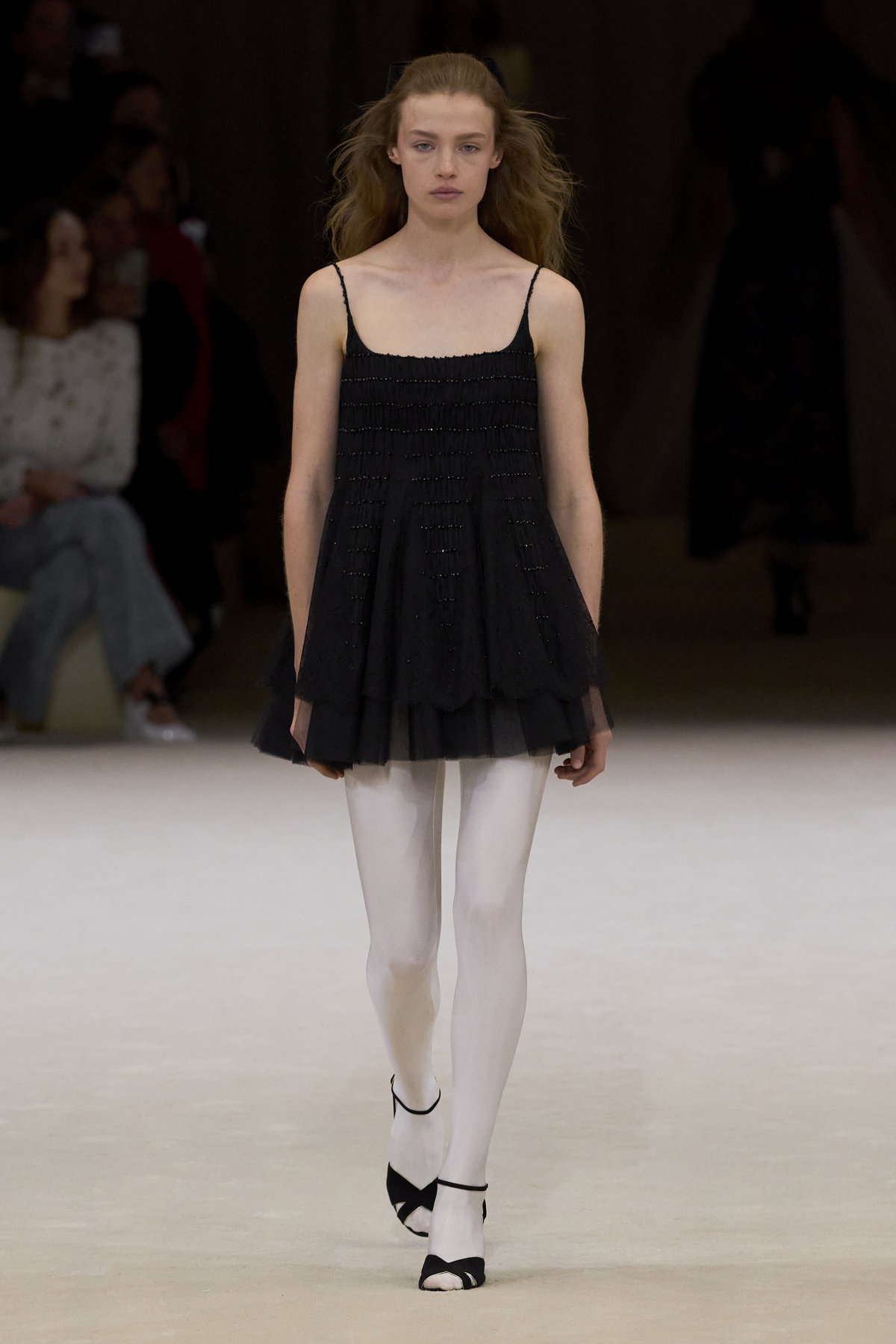 Model mit weißer Strumpfhose