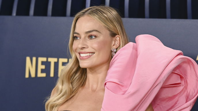 SAG Awards 2024: Lidschatten in DIESER Farbe ist der Beauty-Trend – laut Margot Robbie und Co.