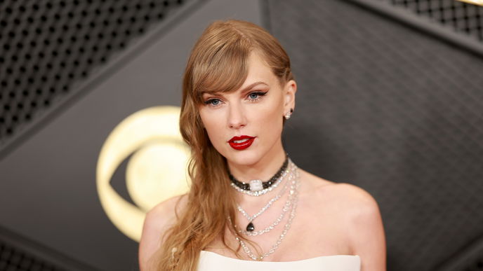Die Ponyfrisur "Side Swept Bangs" liegt dank Taylor Swift wieder voll im Trend