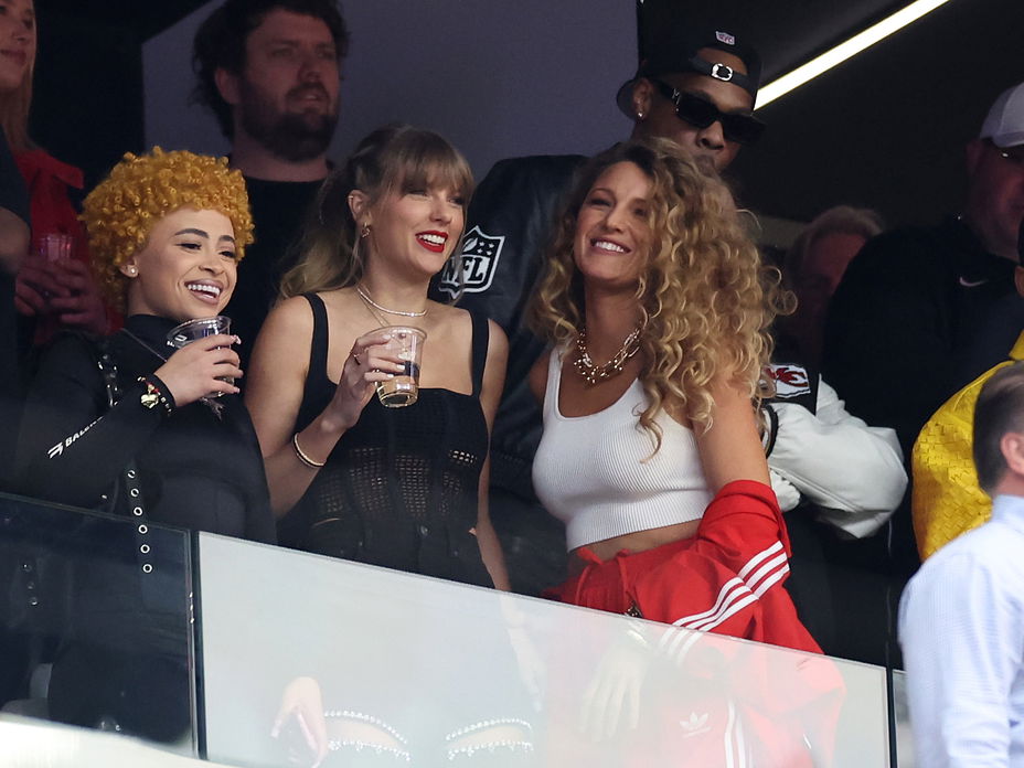 Super Bowl 2024: Mit diesem Produkt stylen wir die Frisur von Blake Lively nach