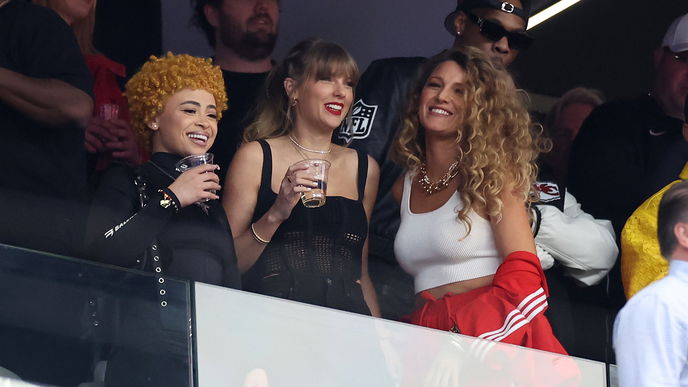 Super Bowl 2024: Mit diesem Produkt stylen wir die Frisur von Blake Lively nach