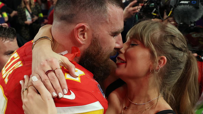 Taylor Swift: Geheime Liebesbotschaften an Freund Travis Kelce beim Super Bowl!