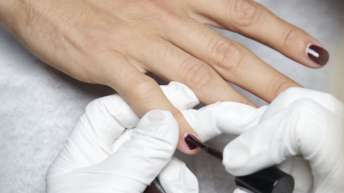 Im Herbst und Winter 2024 setzen wir nur noch auf die "Dark Cassis Nails"