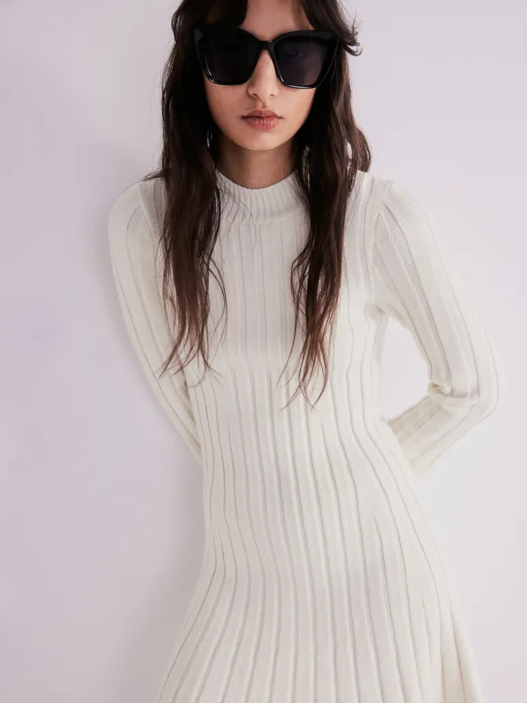 Weißes Rippstrickkleid von H&M