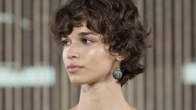 Wir haben die KI gefragt: Das werden die 5 größten Frisuren-Trends 2024