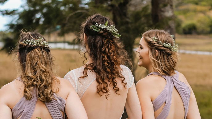 Brautjungfern Frisuren: Die schönsten Hochzeitsfrisuren mit Anleitung