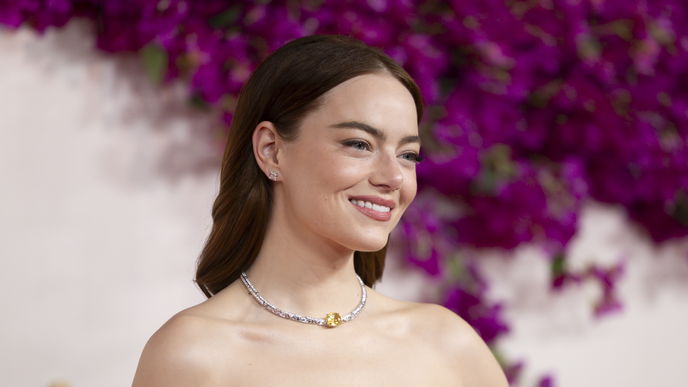 Emma Stone überrascht bei den Oscars 2024 mit DER Trend-Haarfarbe für den Frühling