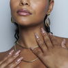 Die "Rose Glass"-Nails sind DER Beauty-Trend Im Sommer 2025