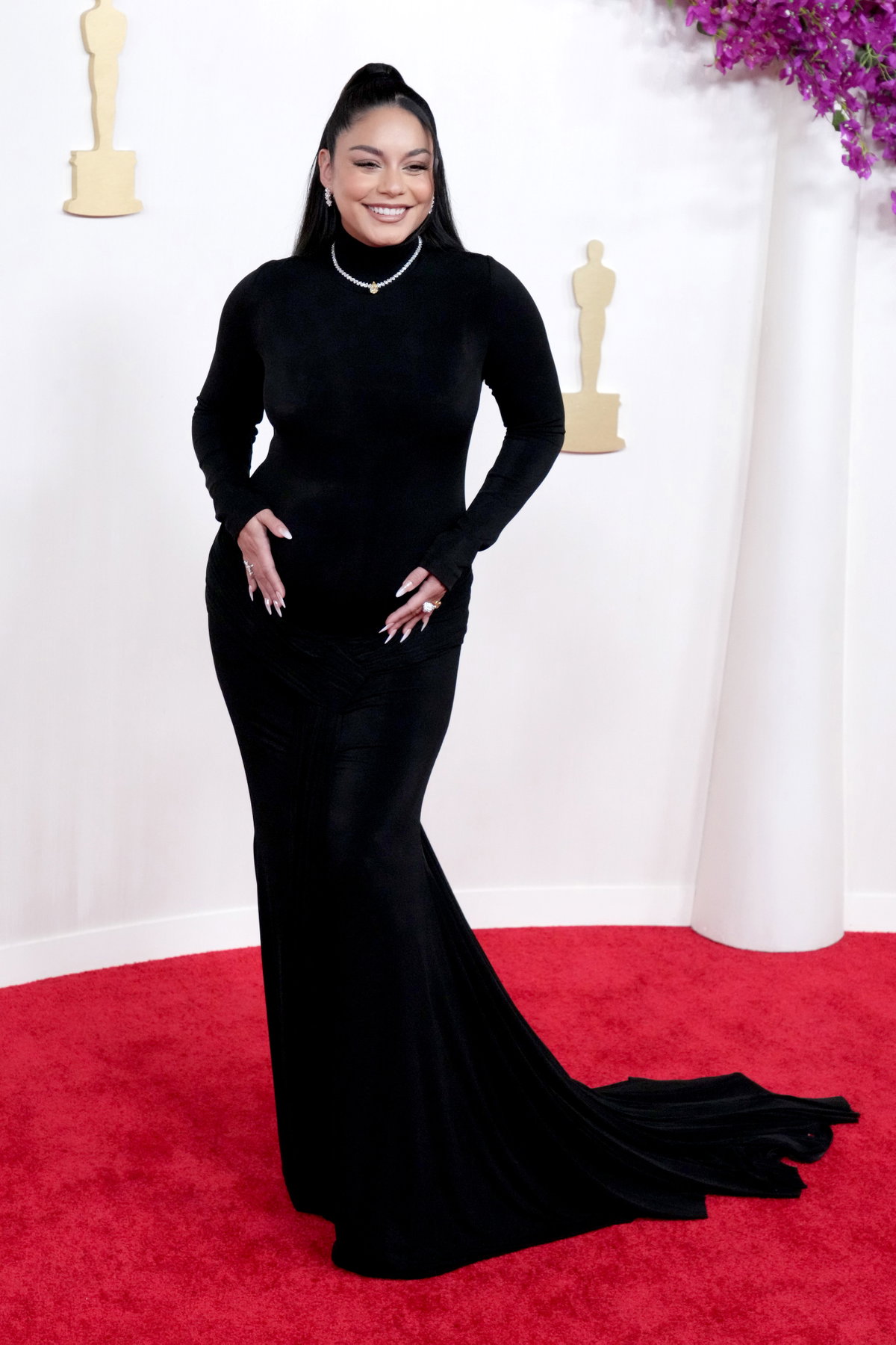 Vanessa Hudgens trägt Kleid