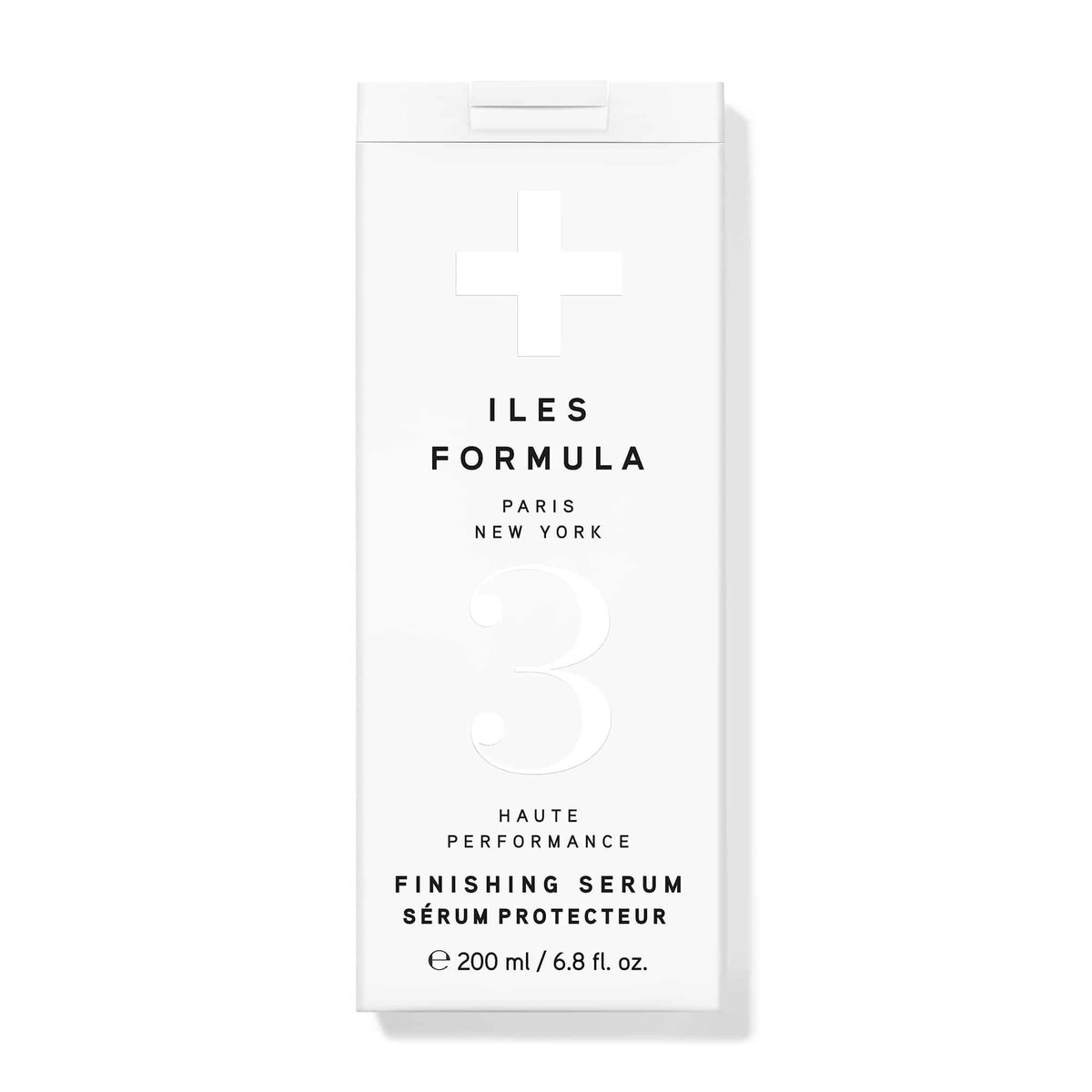 Den perfekten Abschluss für jede Hair-Routine bietet ein gutes Serum, welches die Mähne nach dem Waschen vor Umwelteinflüssen schützt – sei es vor heißen Stylinggeräten, UV-Strahlen oder Frizz. Wir haben unseren Favoriten bei Iles Formula gefunden und sind ganz verliebt in das Produkt! Die Rede ist vom "Finishing Serum Haute Performance" der Starfriseur-Marke (für ca. 56 Euro erhältlich) , dessen handverlesene, speziell zusammengemischte Wirkstoffe das Haar mit wertvollen Nährstoffen versorgt, ohne es zu beschweren.