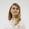 "Swoosh Bangs" zählen zu den wichtigsten Frisuren-Trends im Frühling
