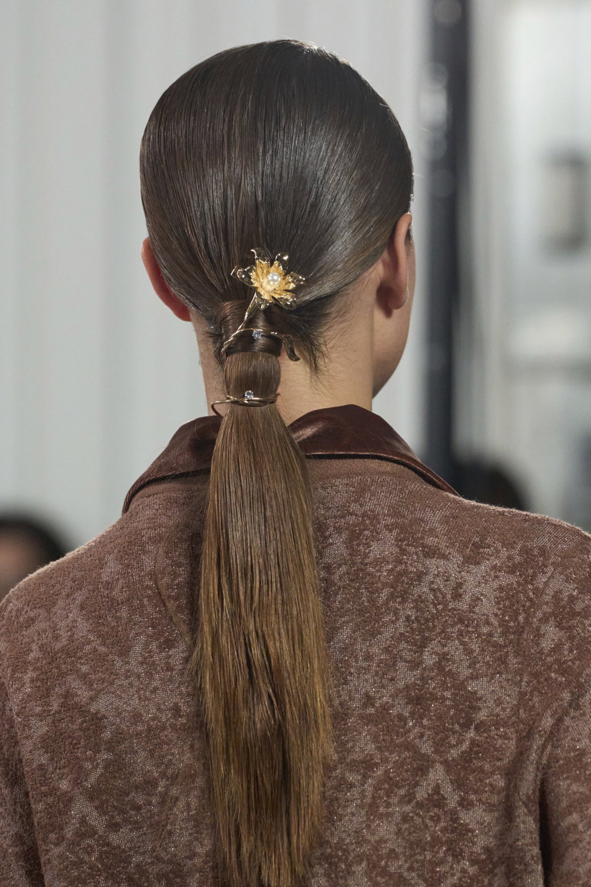 Glänzendes Haar im Zopf