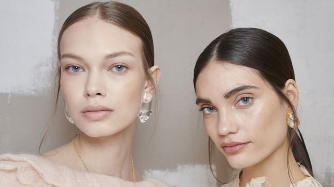 Die 5 besten Drogerie Foundations unter 10 Euro
