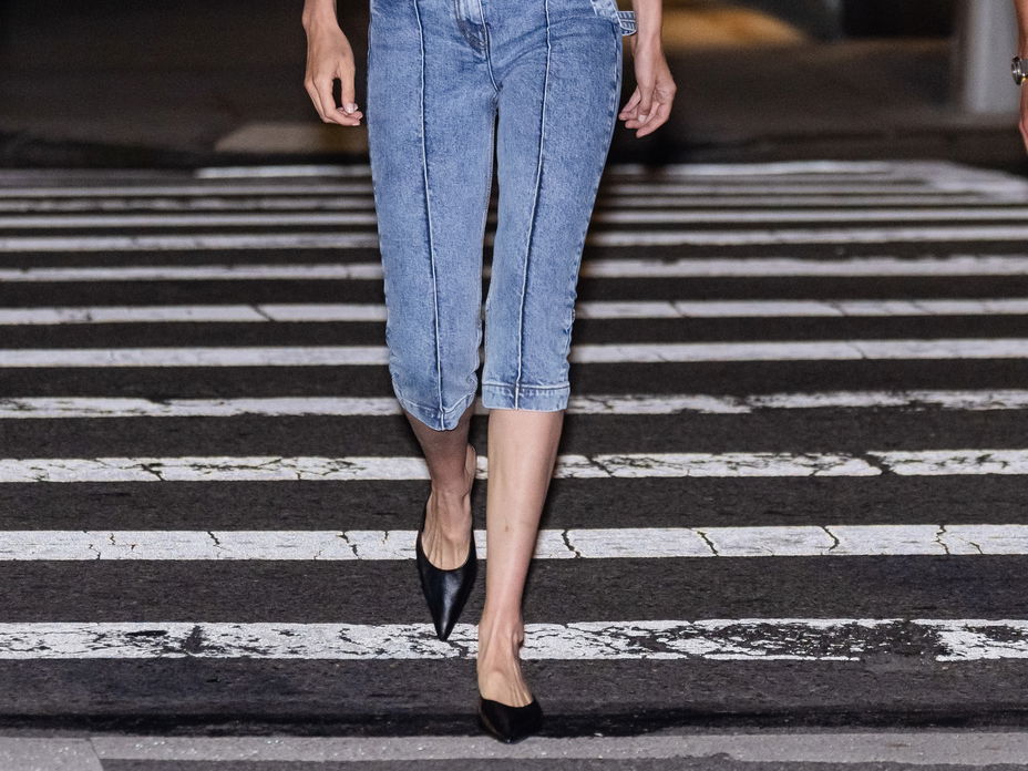 Gigi Hadid in Caprihose