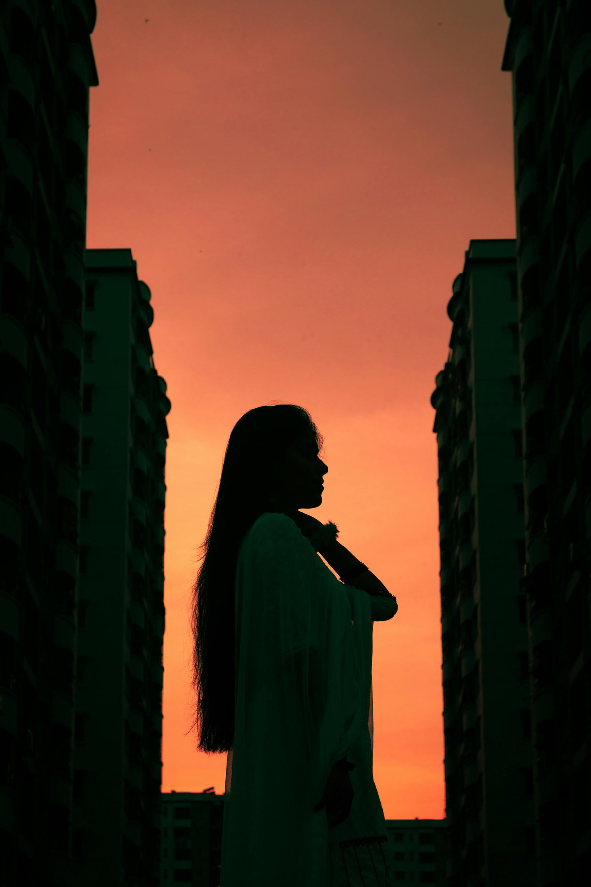 Silhouette einer Frau mit langen Haaren