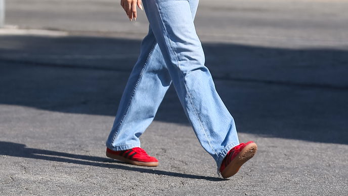 Auf diese Adidas-Sneaker setzt Hailey Bieber am liebsten