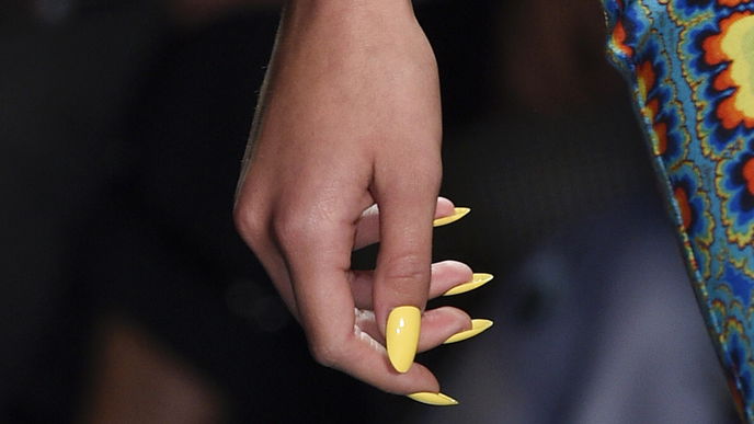 Die "Limoncello Spritz Nails" stimmen uns auf den Sommer ein