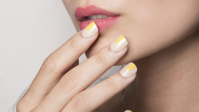 Nagel-Trend: Die "Spiegelei-Nails" haben uns überrascht
