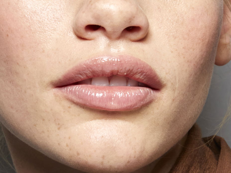 Nahaufnahme von rosigen Lippen