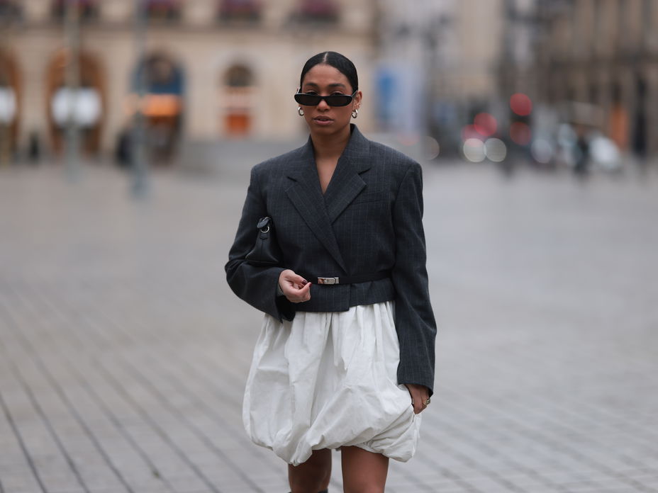 Frau mit Bubble Skirt
