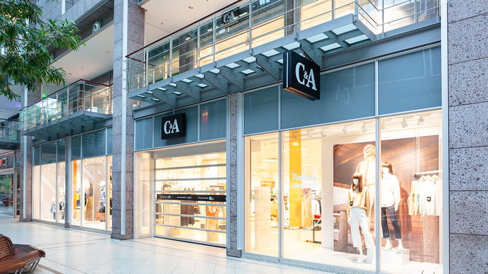 Das günstige Fit & Flare-Kleid von C&A shoppen wir, bevor es ausverkauft ist