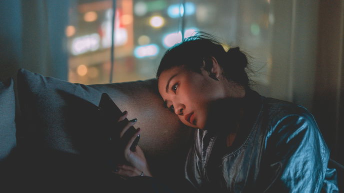 Studie zeigt: Immer mehr junge Menschen fühlen sich einsam – ganz besonders Singles