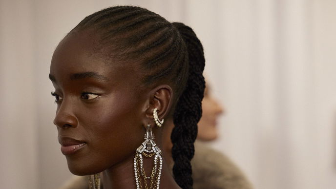 Beauty-Trend 2024: "Pearl Skin" ist das Ziel unserer Make-up-Routine
