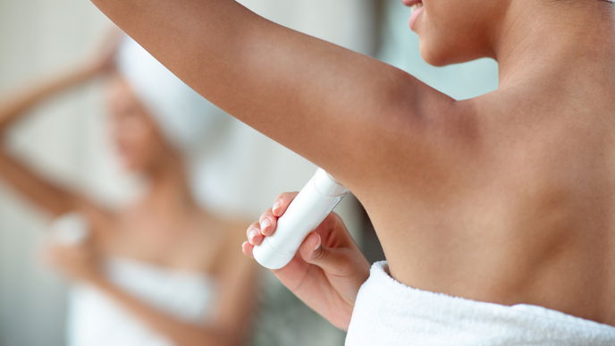 Drogerie 2024: Dieses Deo unter 4 Euro hinterlässt keine gelben Flecken auf der Kleidung