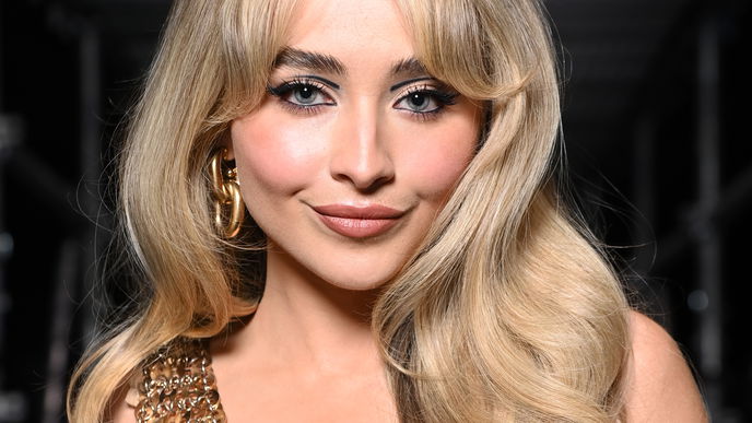 Sabrina Carpenters 60's-Pony löst jetzt die Curtain Bangs ab