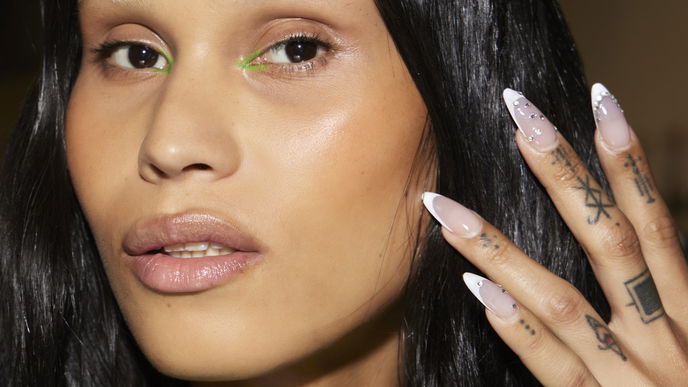 French Nails lang: Die 8 schönsten Nagel-Designs