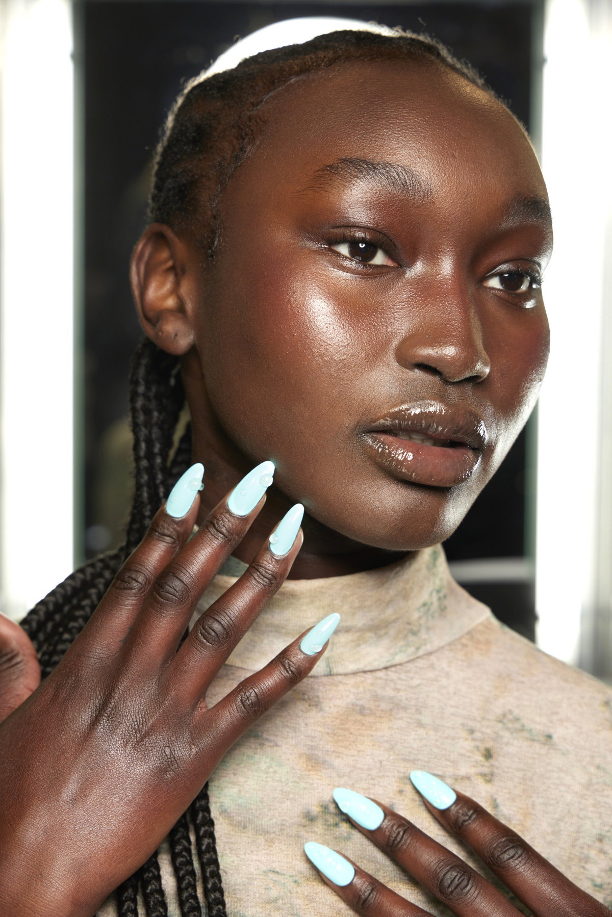 Hellblaues Nageldesign