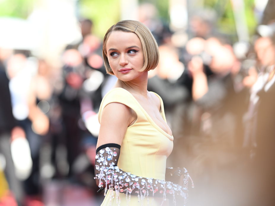 Joey King mit einem kurzen Bob