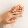 Natürlich schön: Statt Nagellack lieben wir im Frühling 2026 elegante Nail Tints