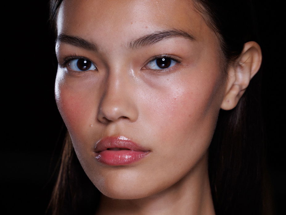 Model mit glowy Lips
