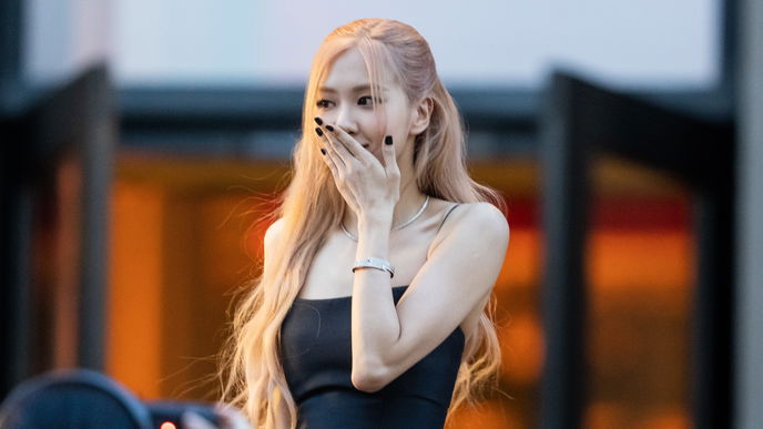 Die "Pixel Art Manicure" vom BLACKPINK-Star bringt frischen Wind auf deine Herbst-Nägel