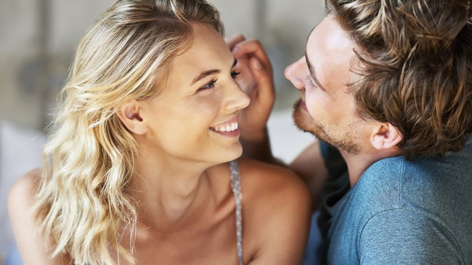 Laut Sternzeichen: Mit diesen Worten macht ihr euren Partner jetzt glücklich
