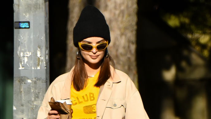 Trend in Sicht! Emily Ratajkowski überrascht uns mit ihrer neuen Frisur "Shoulder Bob"