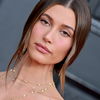 Metallic-Comeback! Hailey Biebers "Soft Chrome Nails" brauchen wir sofort