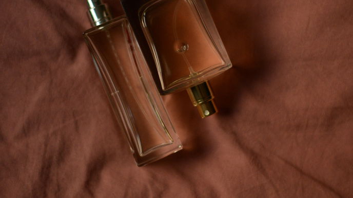 Gemütlich, warm, sinnlich: Diese Dufttrends sollten Parfum-Lover im Herbst 2026 nicht verpassen