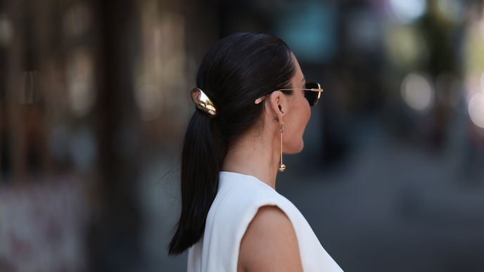 Frisuren-Trend 2024: Die Pony-Cuffs werten jeden simplen Zopf auf
